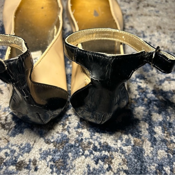 Steve Madden Gabriele Tan & Black Ankle Strap Patent Leather Flats Size 8 - Picture 11 of 16